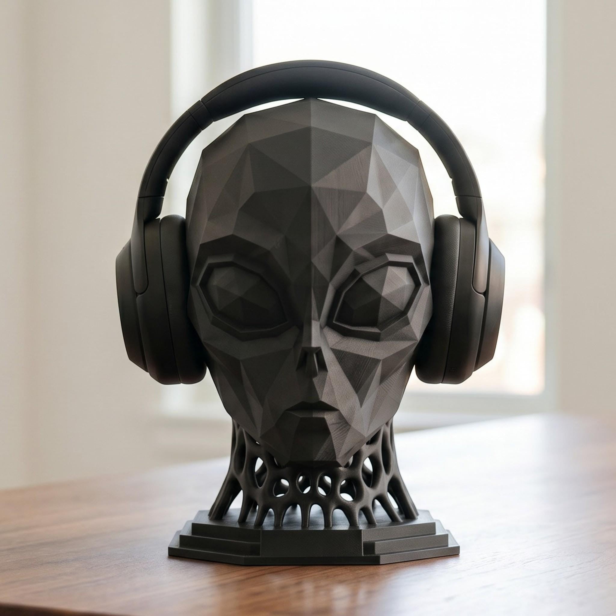 Happy3dWorld matte black low-poly alien headphone stand with a geometric voronoi neck on a wooden desk