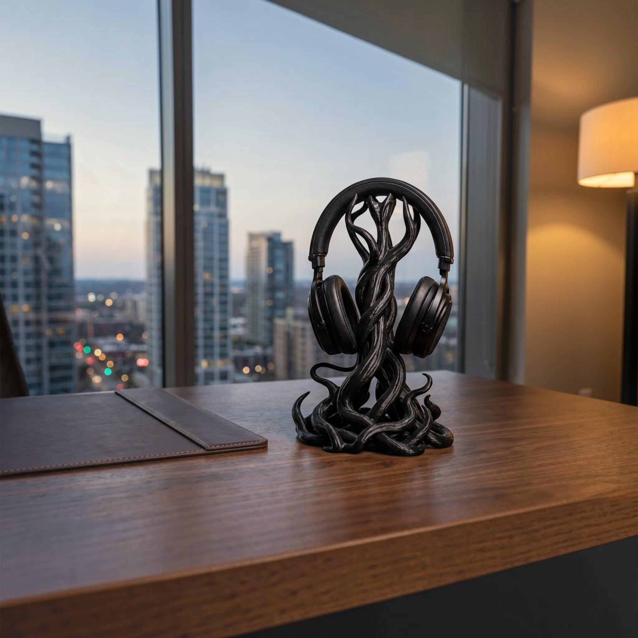 Gothic Tentacle Headphone Stand – Artistic 3D Printed Desk Organizer – 3D printed headphone stand detail 2