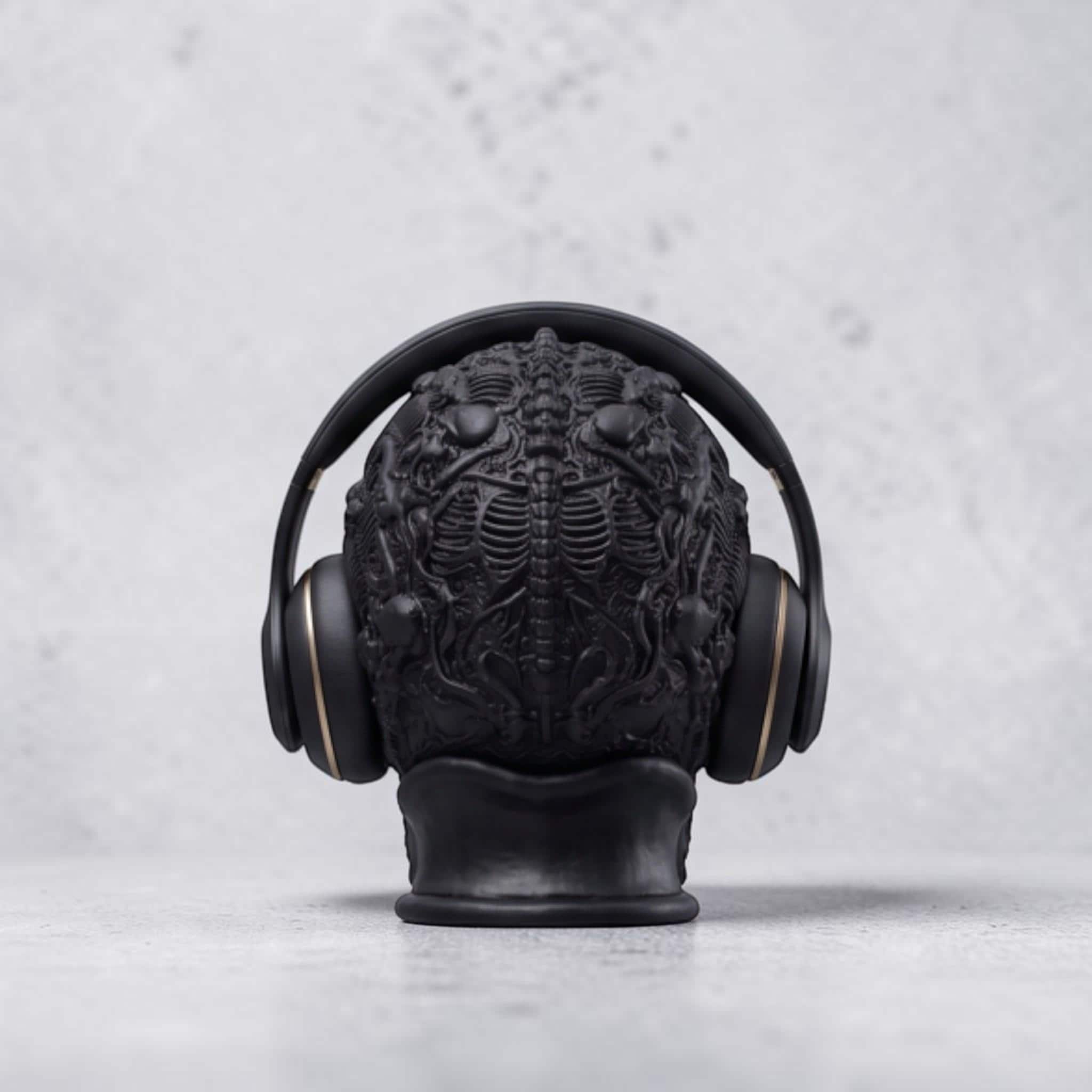 Gothic Skull Headphone Stand – Dark Academia Desk Decor – 3D printed headphone stand detail 9