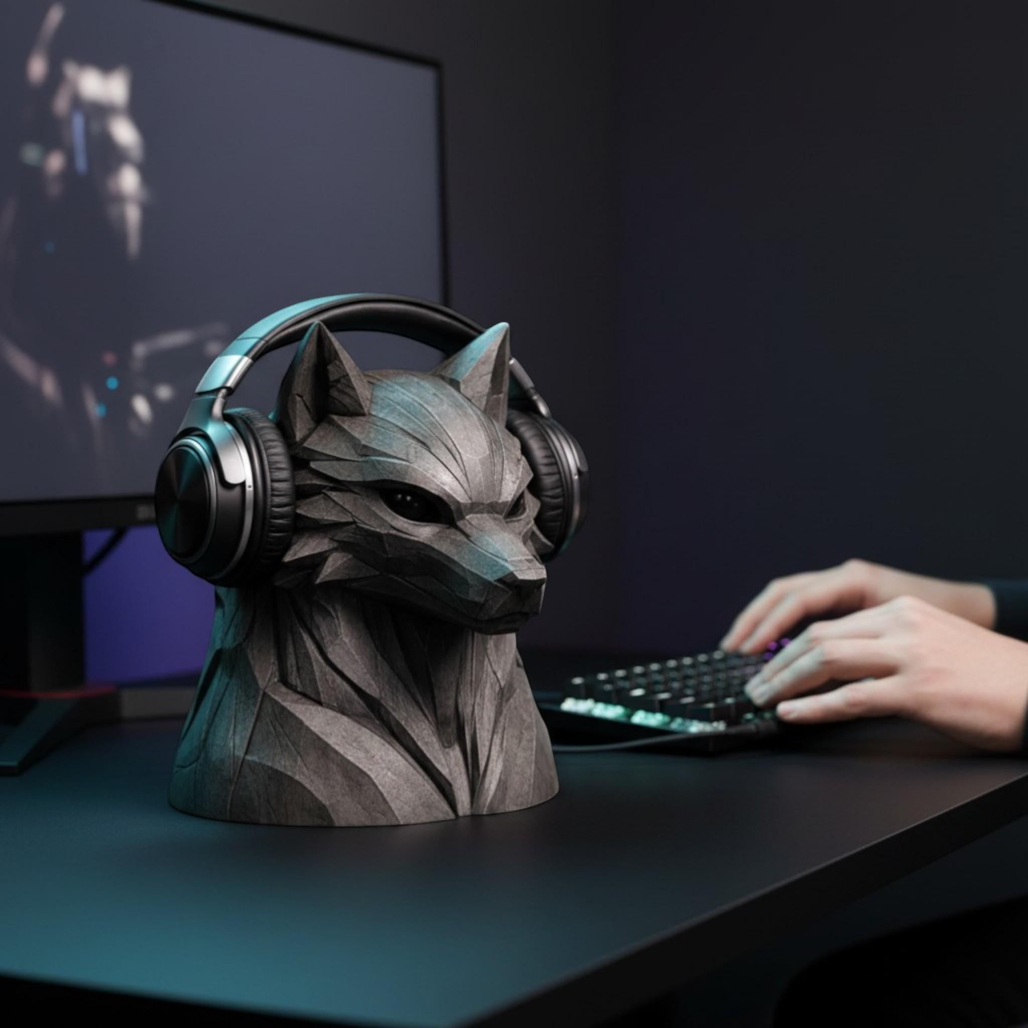 Geometric Wolf Headphone Stand – Compact Low-Poly Desk Organizer – 3D printed headphone stand detail 3