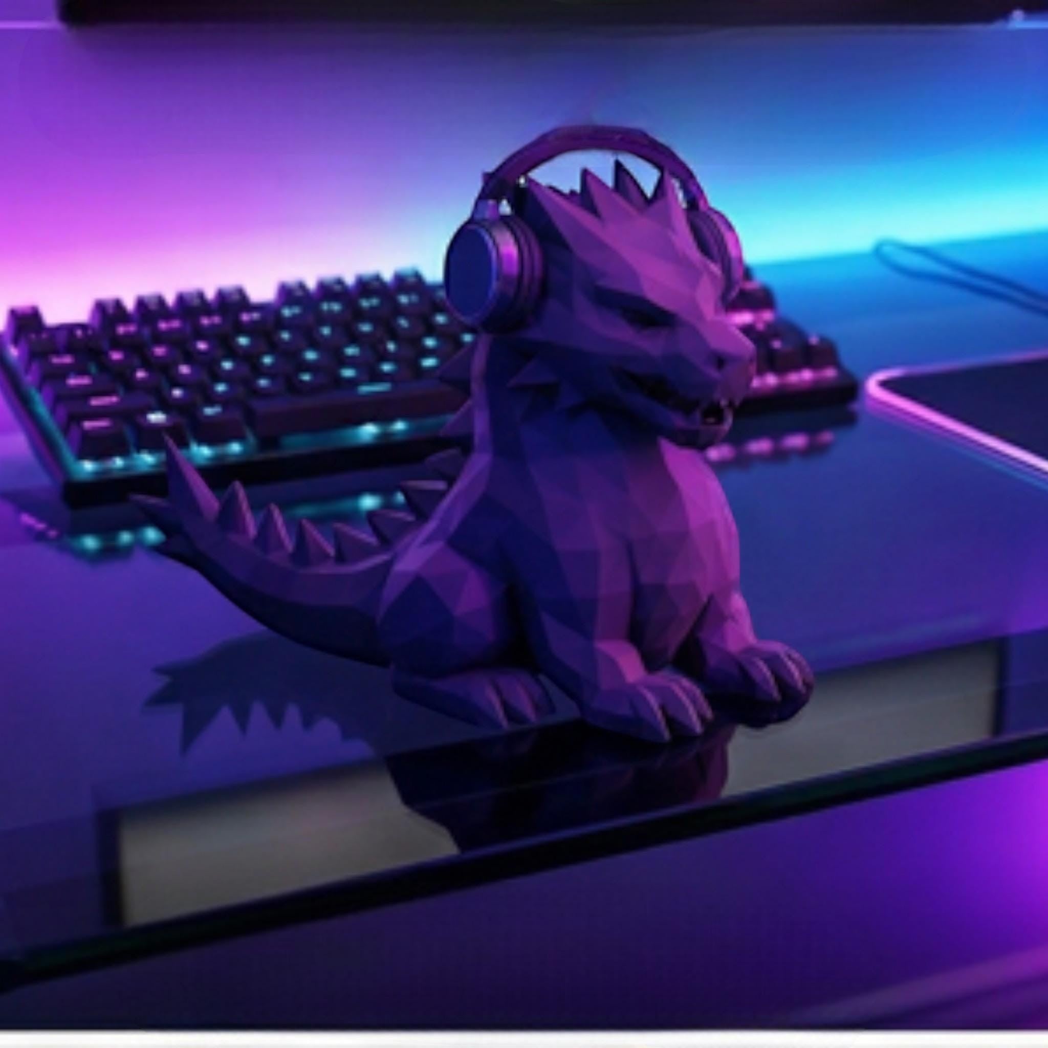 Geometric Dragon Headphone Stand – RGB-Ready Low-Poly Sculpture – 3D printed headphone stand detail 3